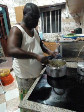 Help Your Wives You Won’t Die’ – Retired Nigerian Soldier Says as He Takes Over The Kitchen 3