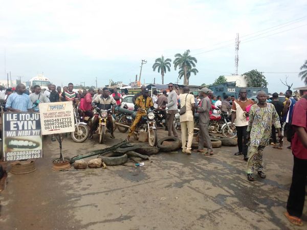 PHOTOS: #EndSARS Protests Paralyse Activities On Ibadan-Abeokuta road