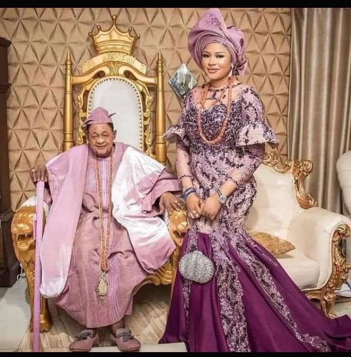 Alaafin Of Oyo Steps Out With A Young New Bride Chioma