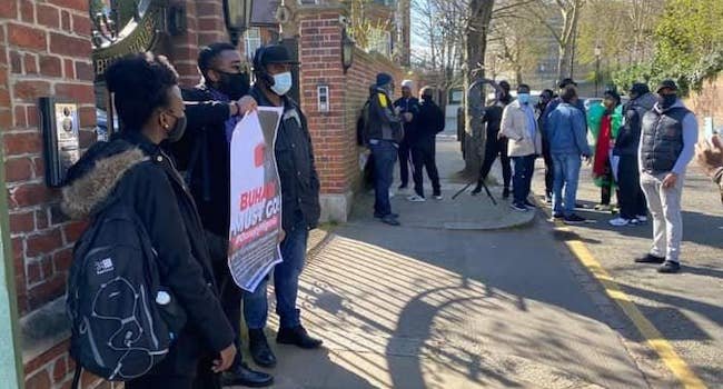 Nigerians in UK move to chase out Buhari from London