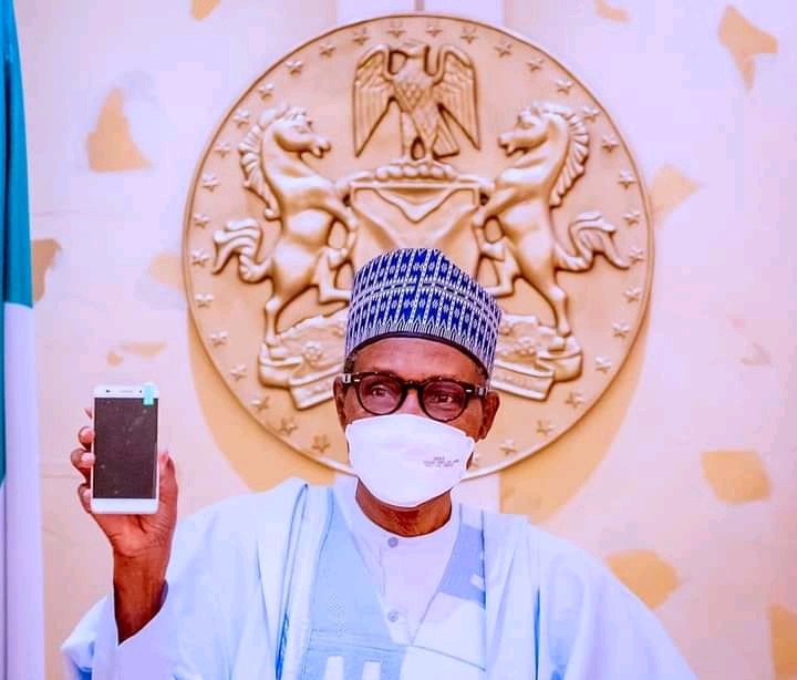 ITF Mobile: Buhari receives first made-in-Nigeria cell phone