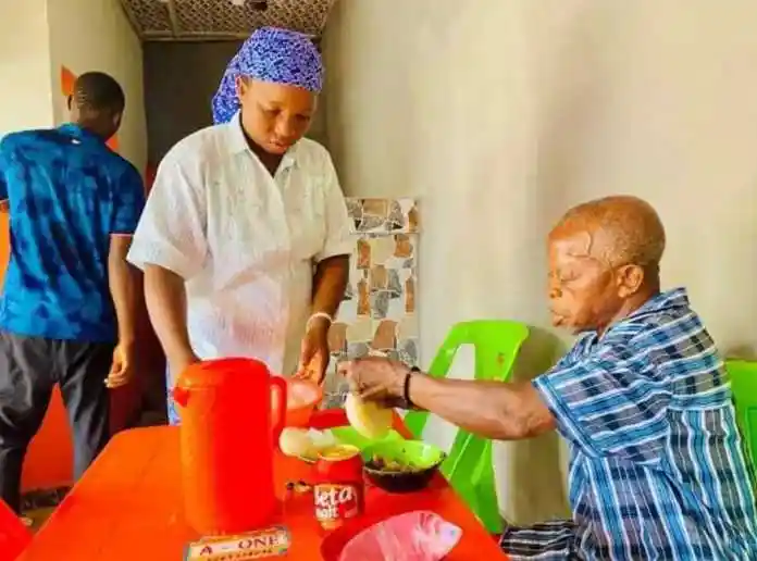Late Deborah’s Mother Serves Former Homeless Actor Food In Her Restaurant [Photos]