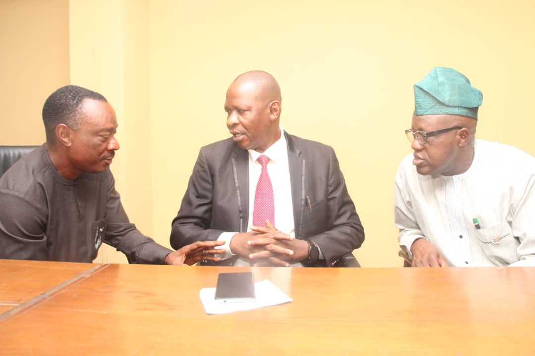 Dr. Nureni Adeniran (right), discussing with the South-West Zonal Controller, NBS, Mr. Bayo Okunuga (left) and the Statistician General of Oyo State, Mr. Adekunle Teslim Adejuwon (m)