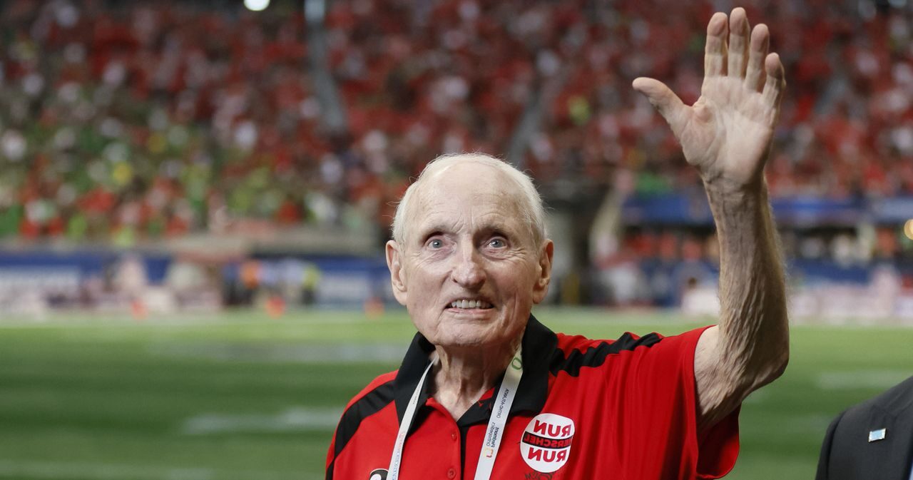 Vince Dooley Cause of Death, Net Worth, Biography, Age, Football Coach, Wife, Family