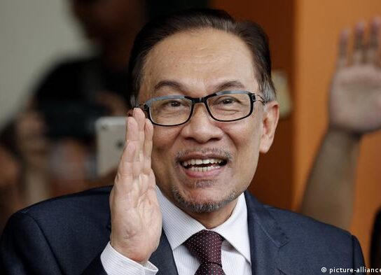 Anwar Ibrahim Biography, Wikipedia, Net Worth, Daughter, Age, Wife, Parents,, Children, Family