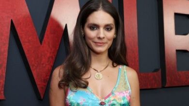 Caitlin Stasey Bio, Age, Net Worth, Parents, Siblings, Husband, Children, Height