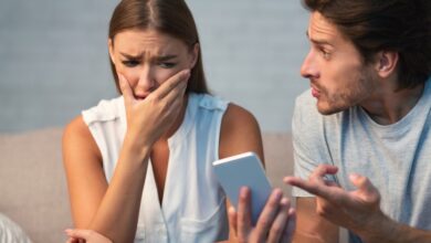 Should I Let My Boyfriend Go Through My Phone?