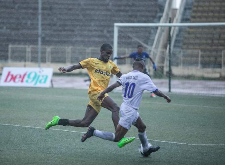 Sporting Lagos bid defender Ladeinde