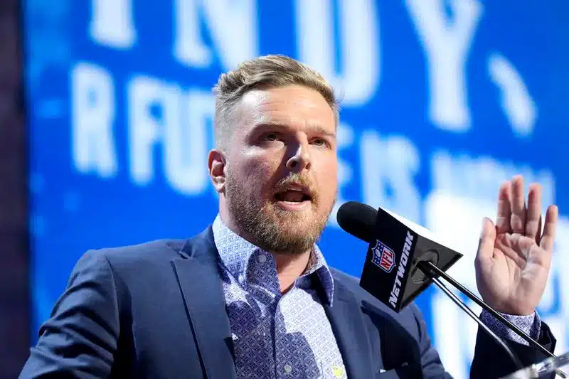 Norby Williamson Biography: Age, Net Worth, Height, Parents, Siblings, Career, Wife, Children