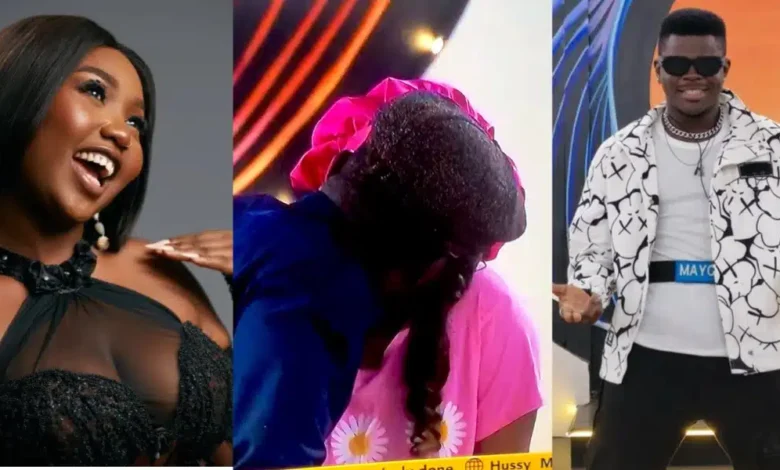 Rhuthee kisses Mayor Frosh